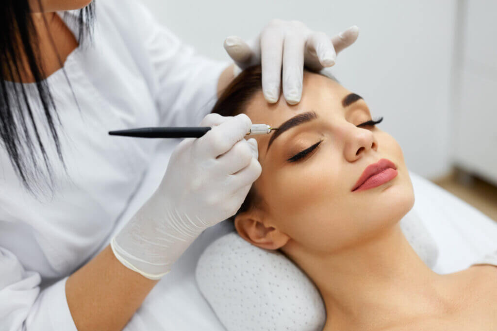 Microblading-eyebrow-shaping